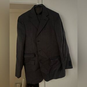 This is 40R in jacket and 34 in pants suit.